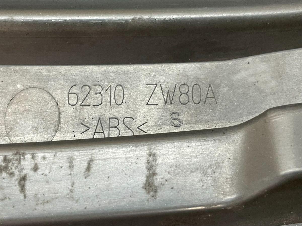 2010 to 2012 Nissan Versa Hatchback Front Upper Grill Grille ai4200 DG4