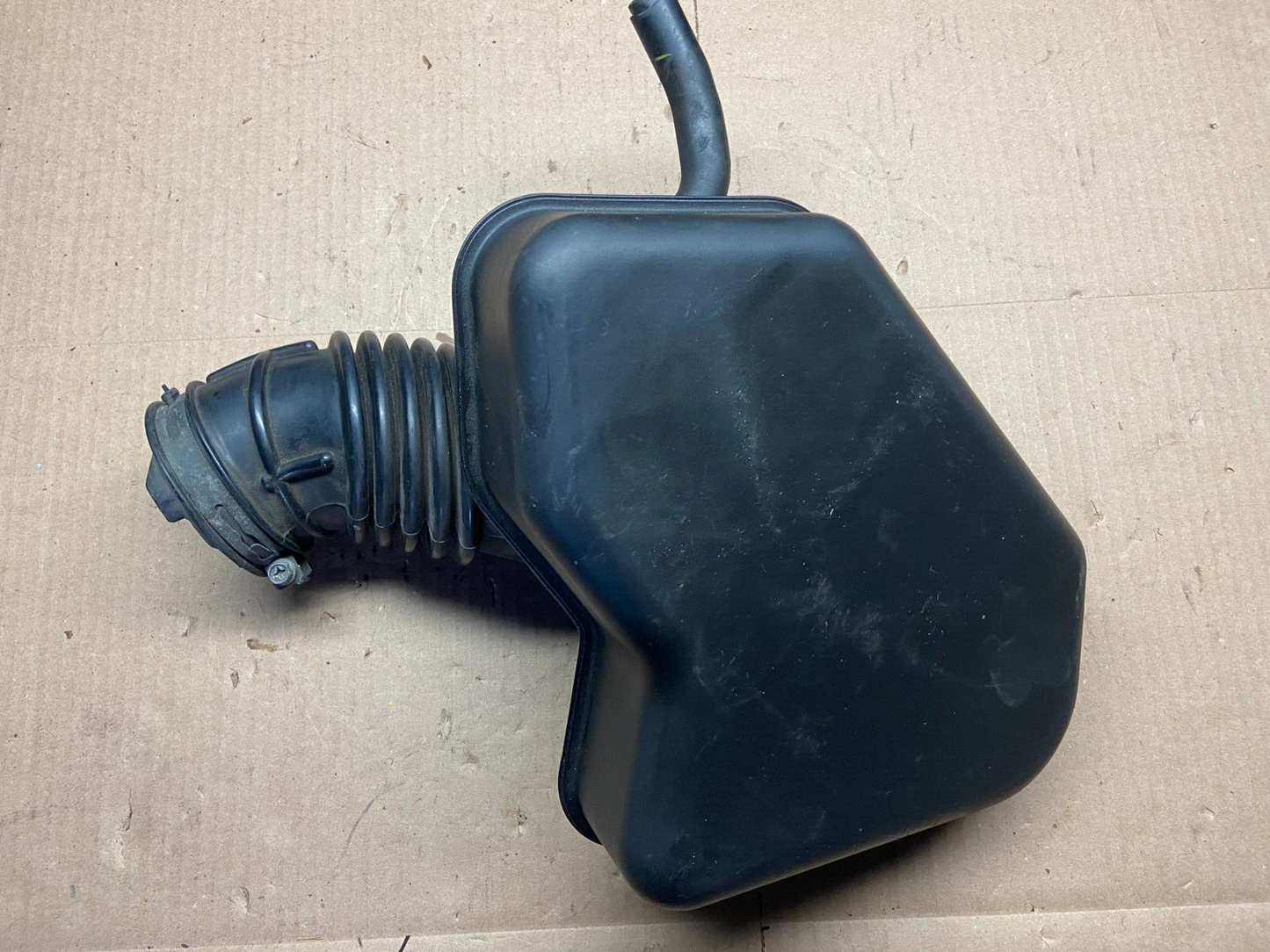 2007 to 2010 Lincoln MKX 3.7L Air Cleaner Box Resonator C4357 PS0