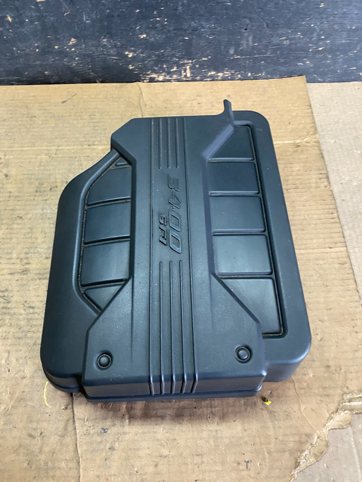 2004 2005 2006 Chevrolet Equinox Engine Cover 3.4L OEM Q9818 DG2