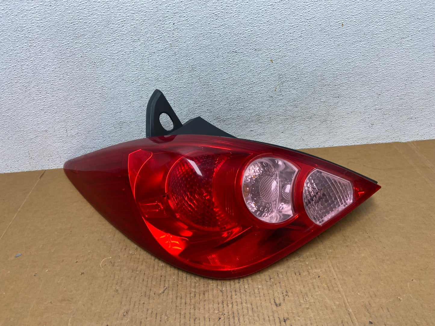2007 - 2012 Nissan Versa Hatchback Left Driver Side Lh Tail Light AD9345 LK0