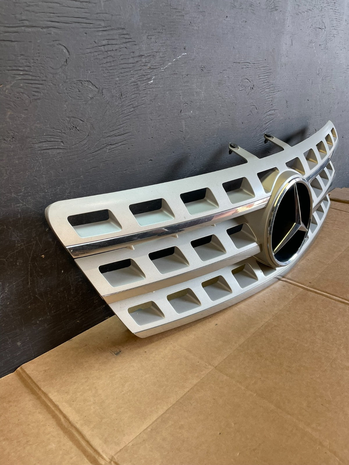 2009 to 2011 Mercedes ML-Class W164 Front Bumper Grille Grill ae0828 DG2