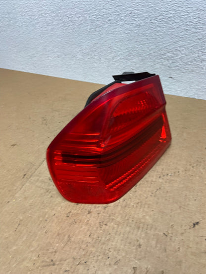 2006 2007 2008 BMW 328i 3 Series Left Driver Lh Side Tail Light AD0973 LK2