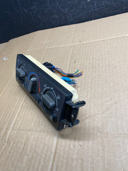 1999 to 2002 Chevrolet Silverado HVAC Heater Climate Control Module AC9326 DG2