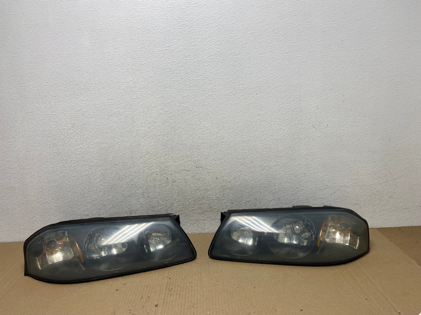 2000 to 2005 Chevrolet Impala Left+Right Set Headlights Halogen AE9501 LK0