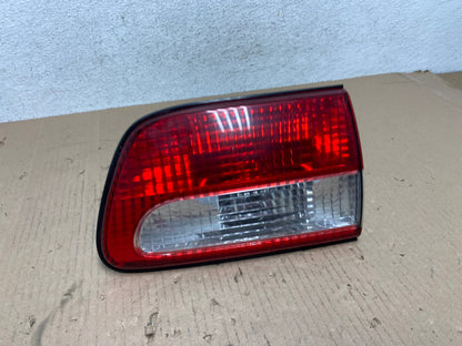 2001 - 2003 Toyota Sienna Right Passenger Rh Side Inner Tail Light AE7344 LK0