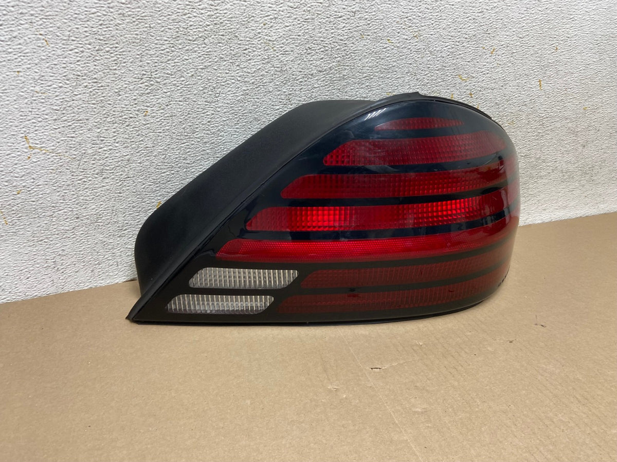 1999-2005 Pontiac Grand AM Right Passenger RH Side Tail Light AH6662 LK1