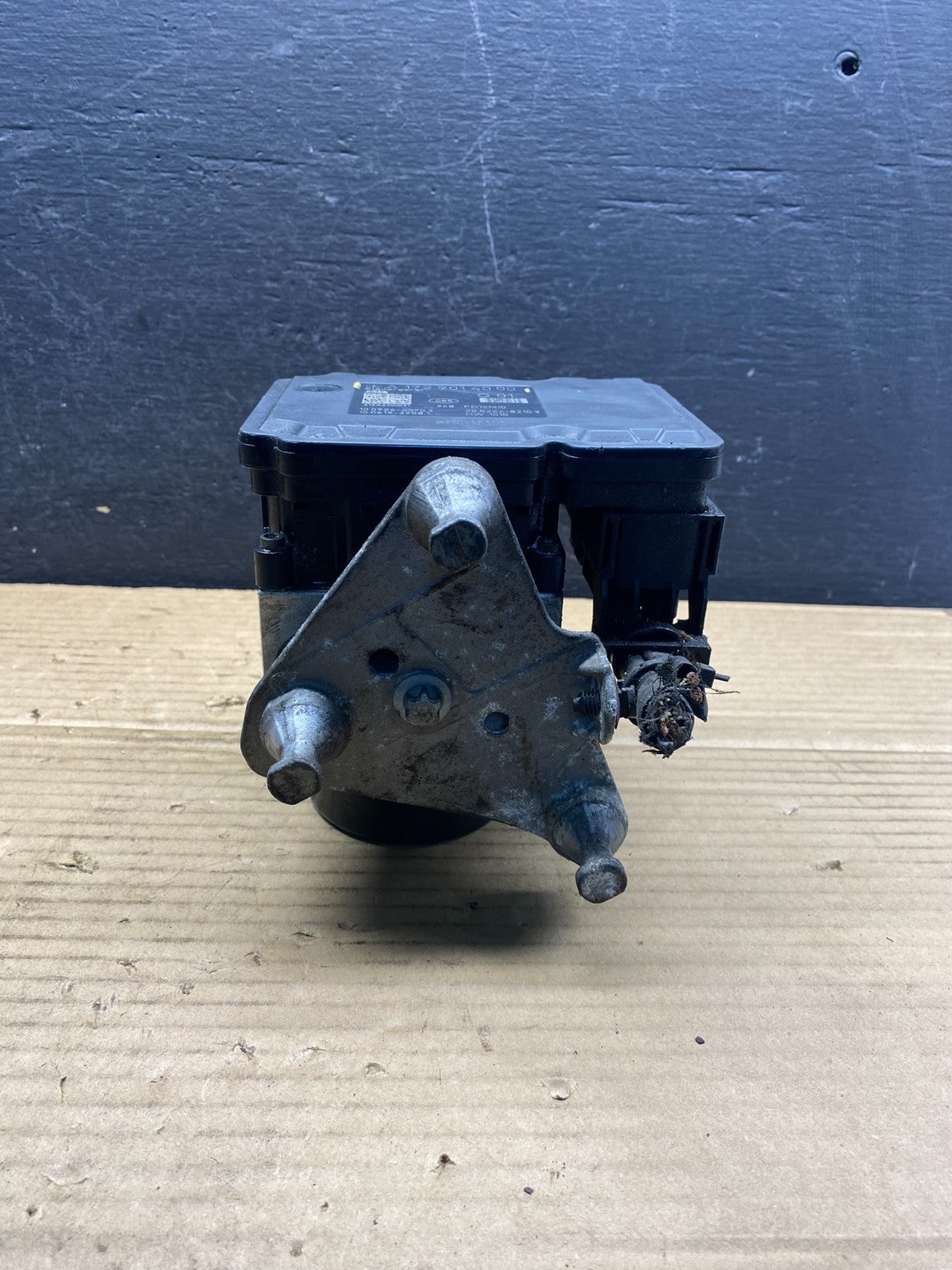 2012 to 2015 Mercedes W204 C250 ABS Anti Lock Brake Pump Module AH7601 DG1