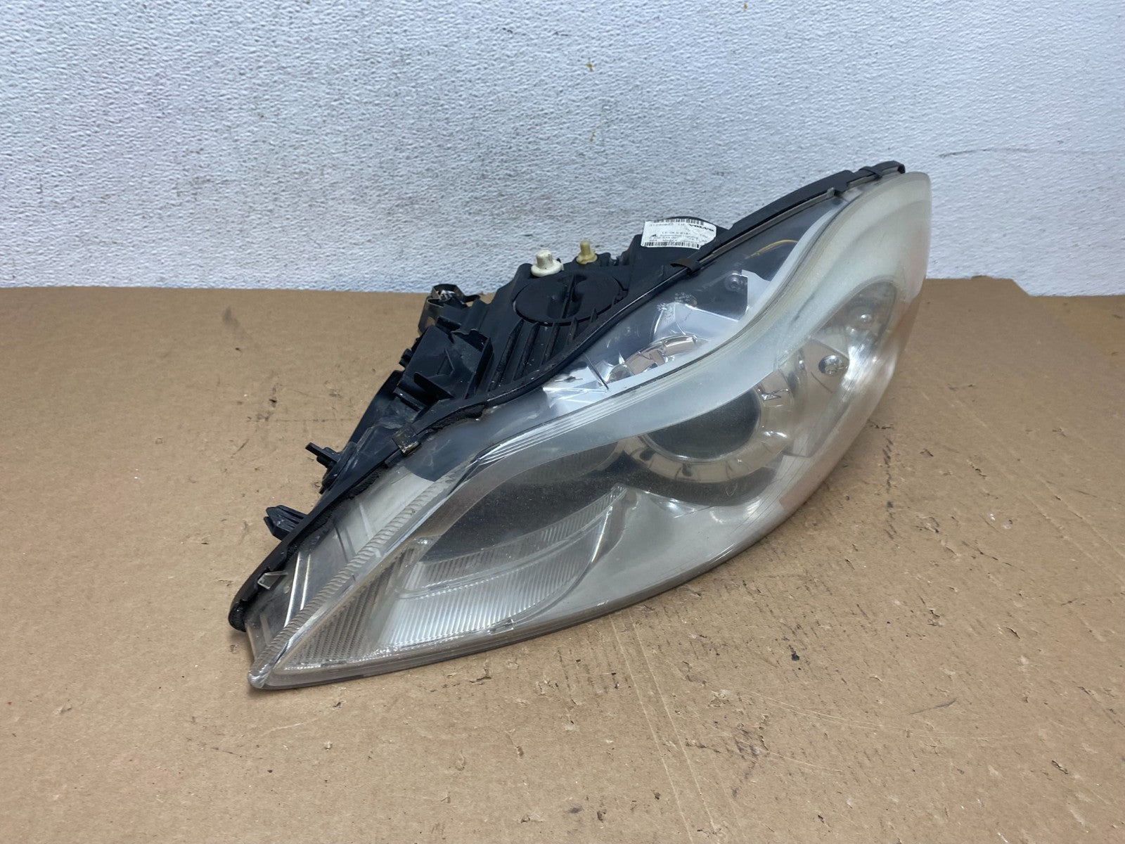 2011-2013 Volvo C30 Left Driver LH Side Halogen Headlight AD8068 DG2