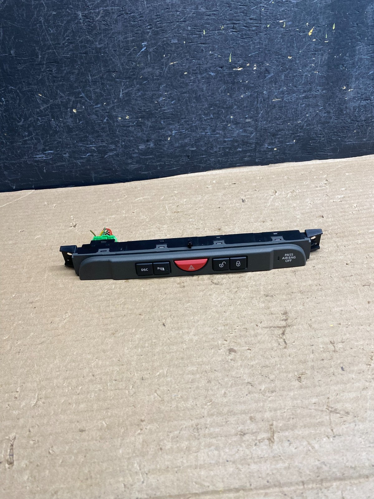 2005-2007 Land Range Rover LR3 Center Console Hazard Door Lock Switch ah3865 DG0