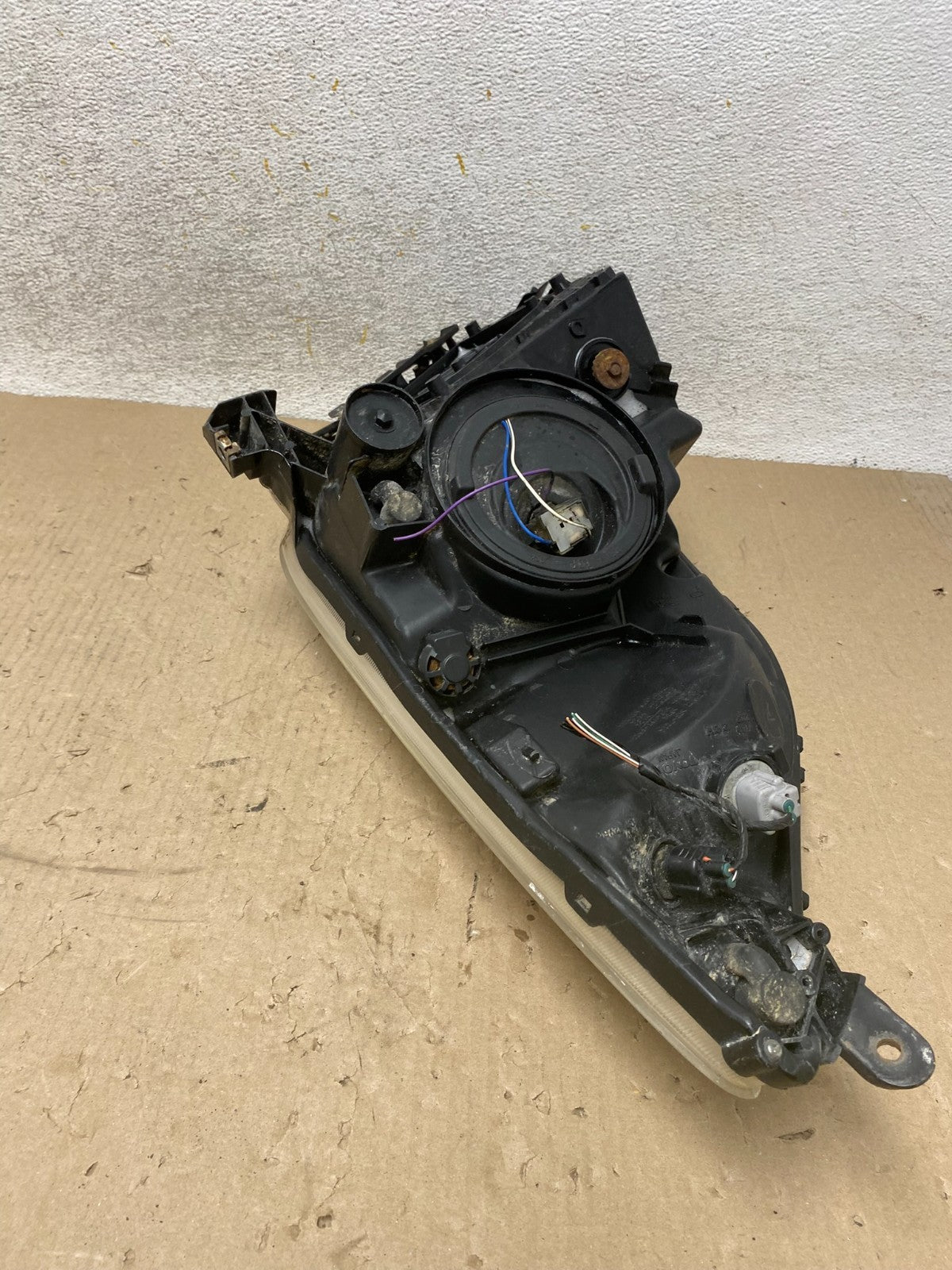 2004-2005 Toyota Prius Right Passenger RH Halogen Headlight AH6879 DW6