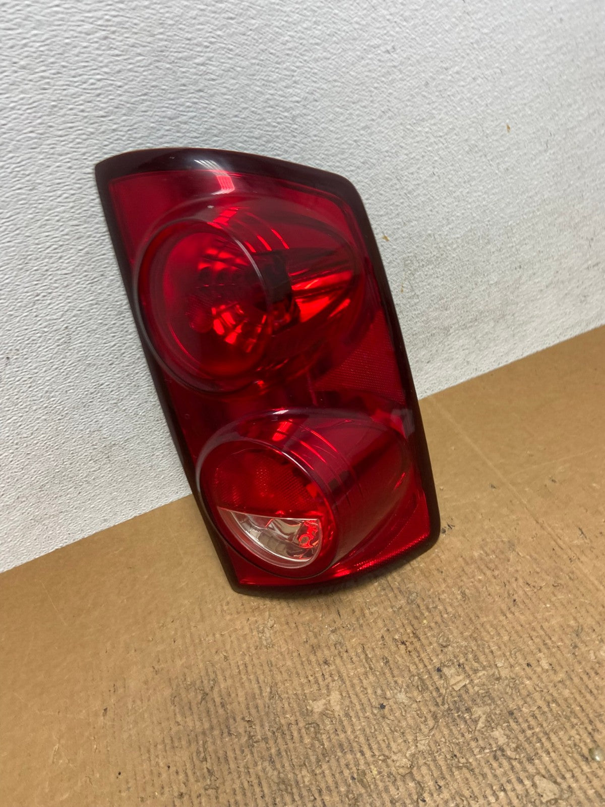 2007 - 2009 Dodge Ram 1500 2500 Right Passenger Rh Side Tail Light AE2736 LK2
