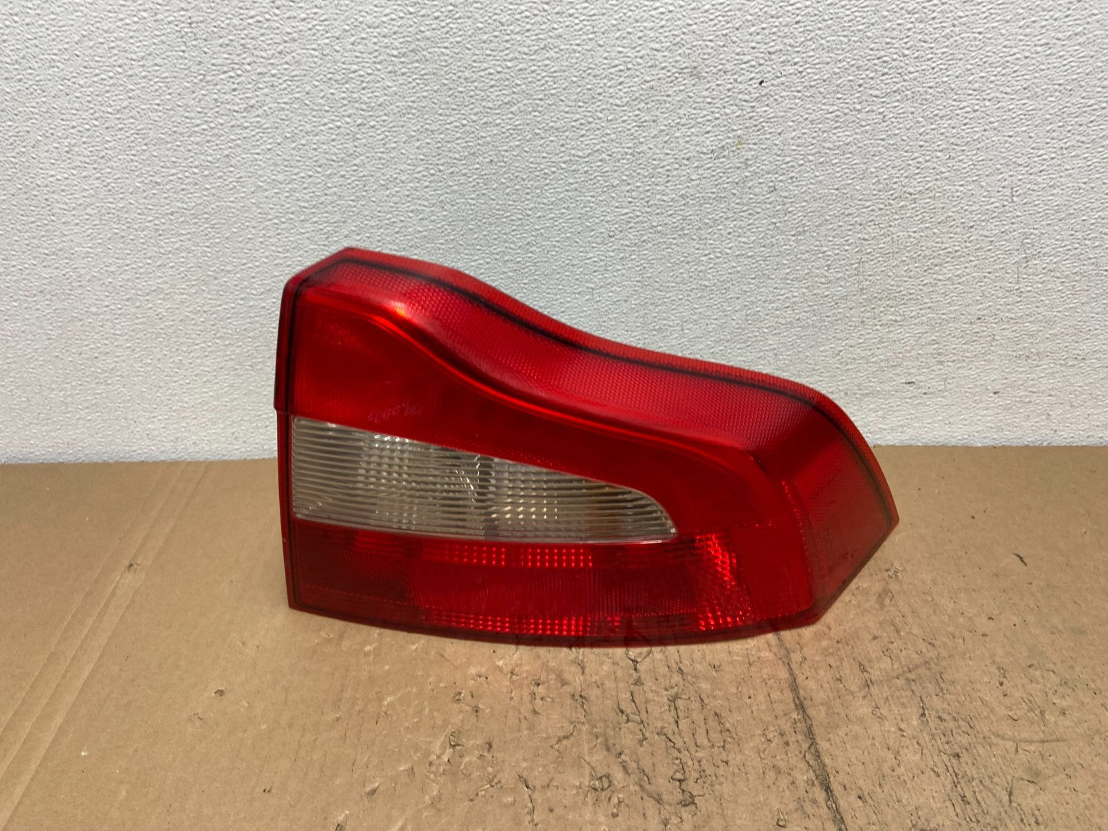 2007 to 2013 Volvo S80 Right Passenger RH Side Tail Light AC7398 DW0