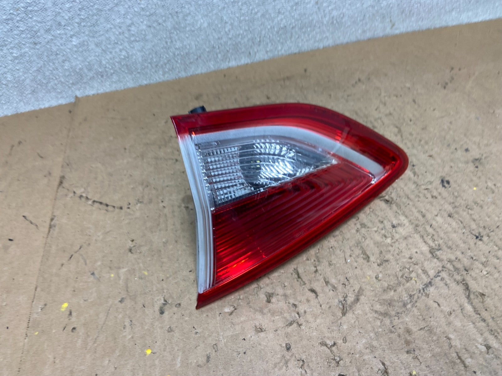2013 to 2016 Ford Escape Right Passenger RH Side Inner Tail Light OEM AA0103 DW2