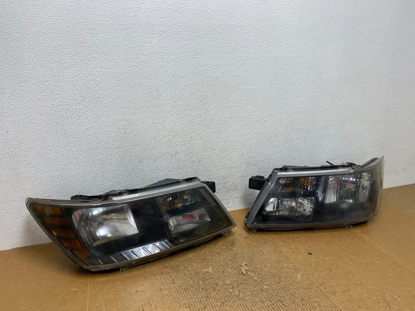 2009 to 2017 Dodge Journey Headlights Left+Right Set Halogen AE2811 DW2