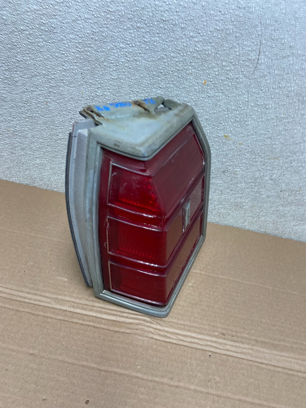 1980 Oldsmobile Delta 88 Left Driver LH Side Tail Light AB0966 LK2