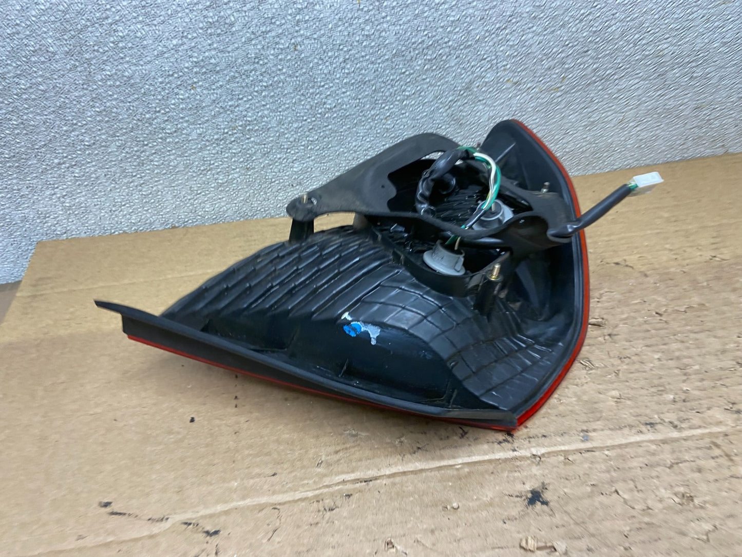 2000 2001 2002 Toyota Avalon Right Passenger Rh Side Tail Light OEM AB3350 LK3