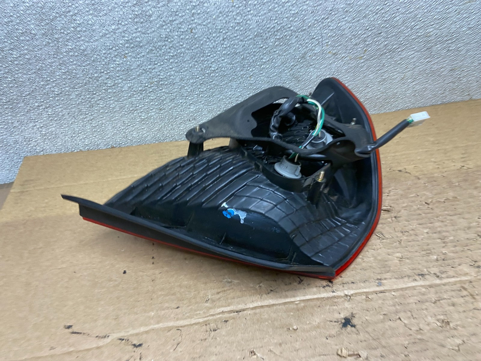 2000 2001 2002 Toyota Avalon Right Passenger Rh Side Tail Light OEM AB3350 LK3