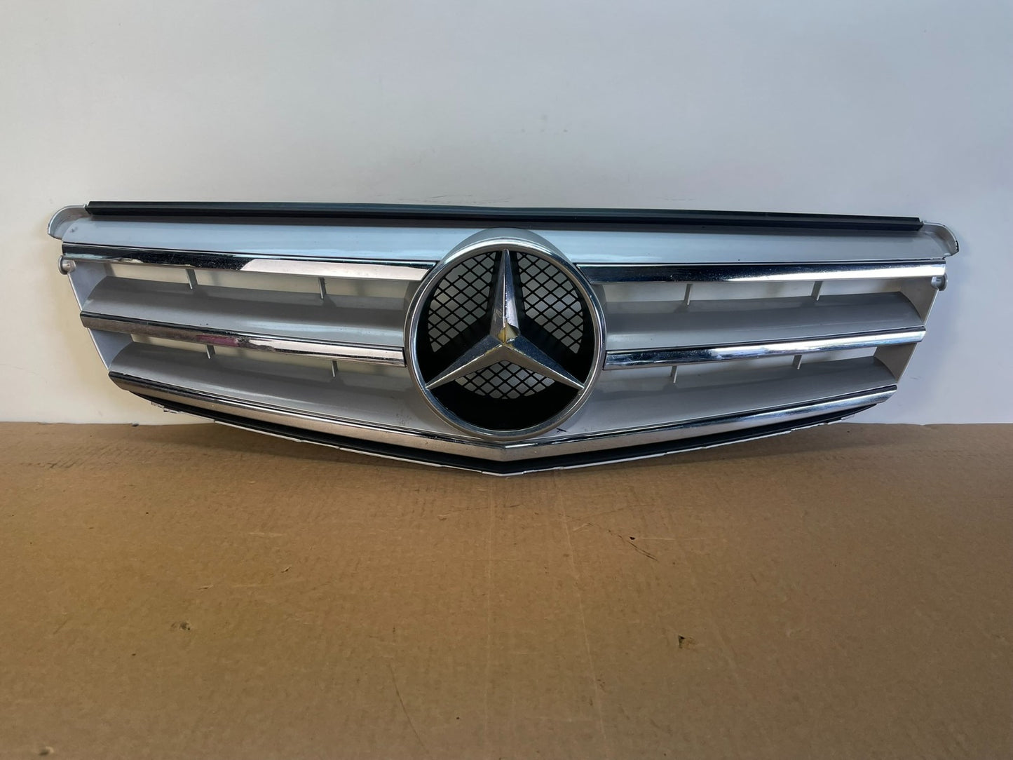 2008-2011 Mercedes-Benz W204 C300 C350 Front Grille Grill Aftermarket AH0028 DG0