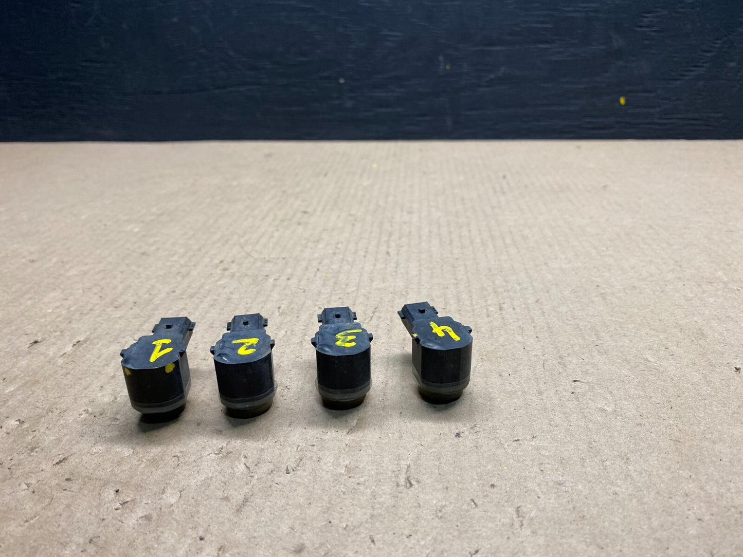 2011 - 2013 Ford Lincoln Rear Bumper Parking Sensor 4 pcs E1885 Oem DG13