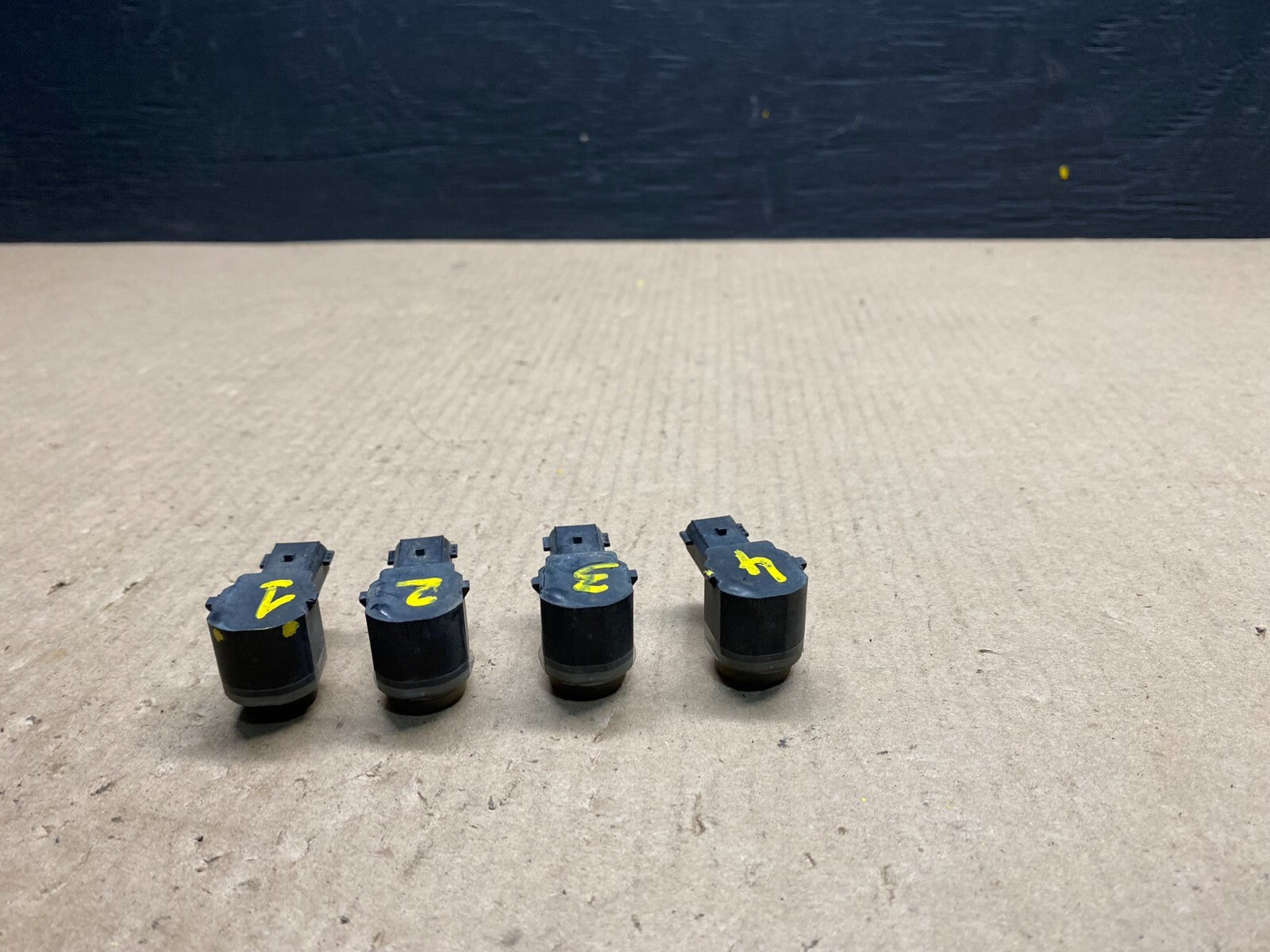 2011 - 2013 Ford Lincoln Rear Bumper Parking Sensor 4 pcs E1885 Oem DG13