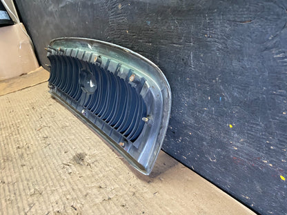 2001 to 2005 Hyundai Sonata Front Upper Grille Grill Bumper OEM S5868 DG8