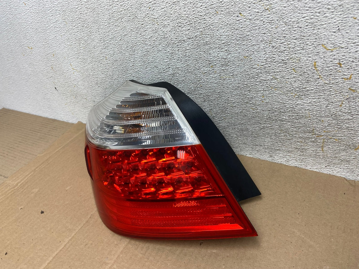 2009-2011 Hyundai Genesis Sedan Left Driver LH Tail Light AI1156 LK1