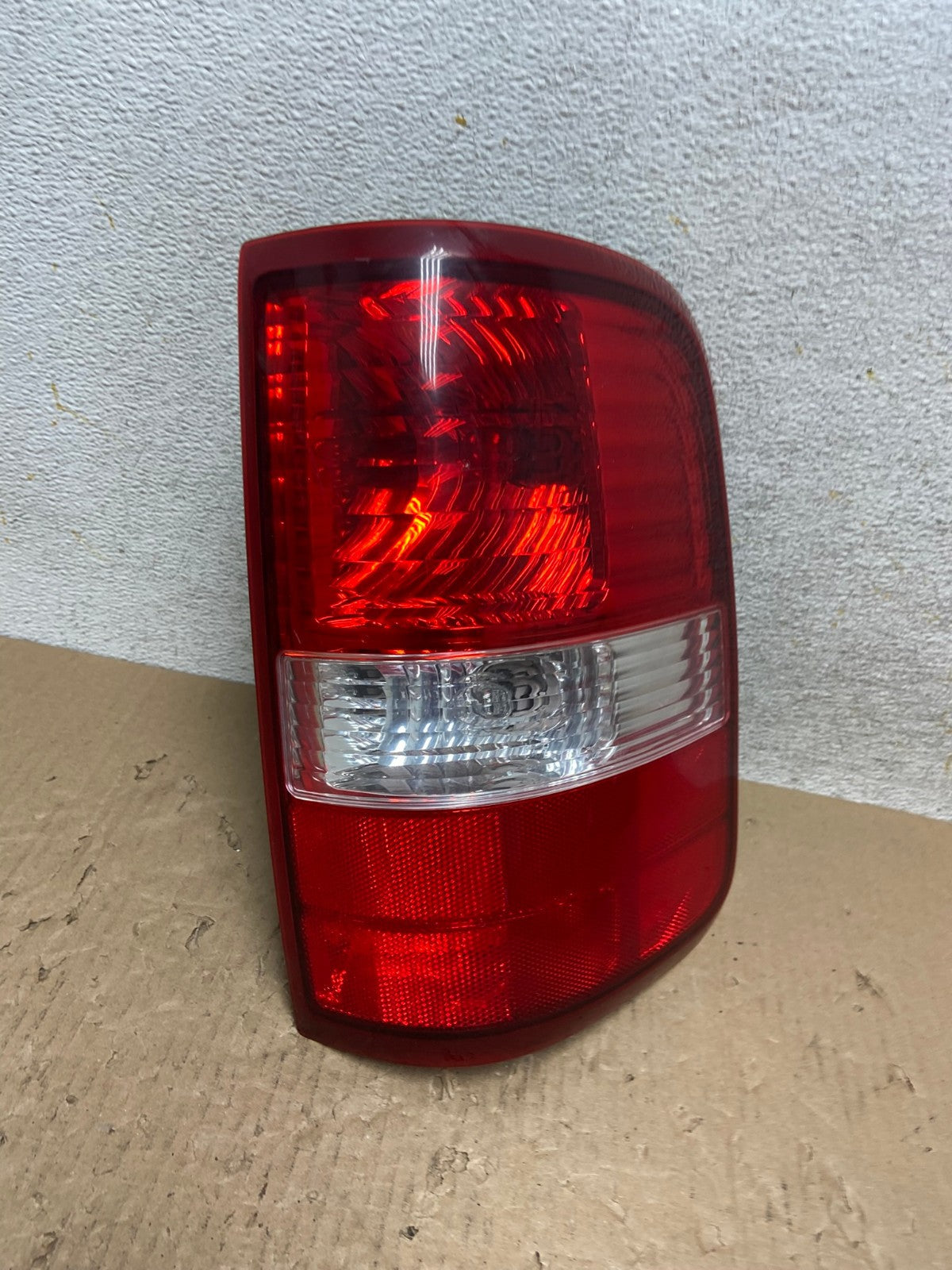 2004 to 2008 Ford F150 F-150 Right Passenger RH Side Tail Light AI1368 LK2