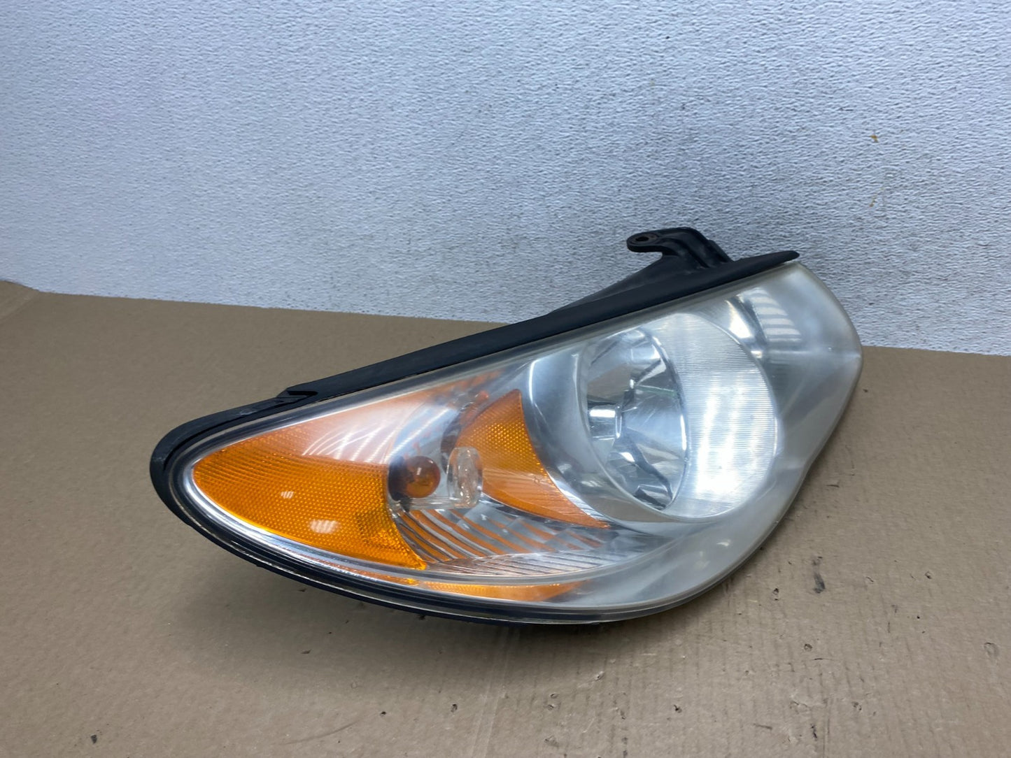2007 2008 2009 2010 Hyundai Elantra Right Passenger Side Headlight AE7011 DW2