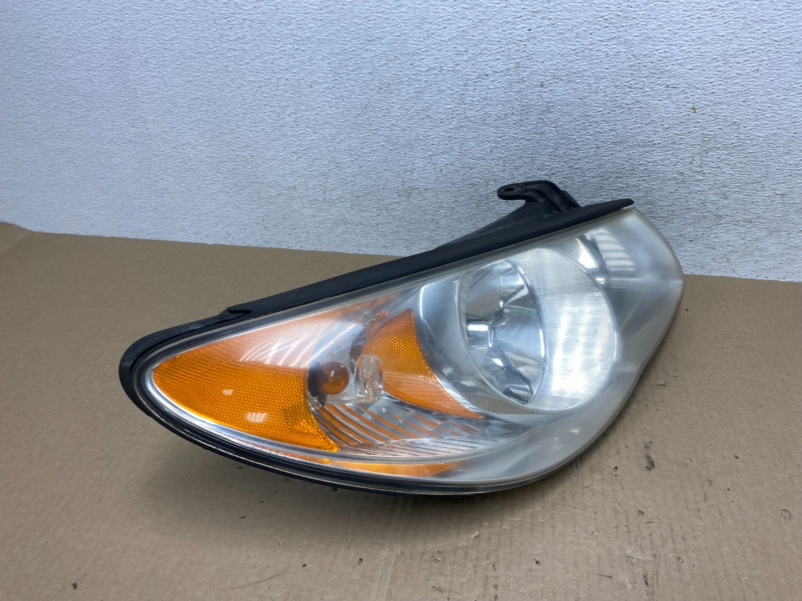 2007 2008 2009 2010 Hyundai Elantra Right Passenger Side Headlight AE7011 DW2