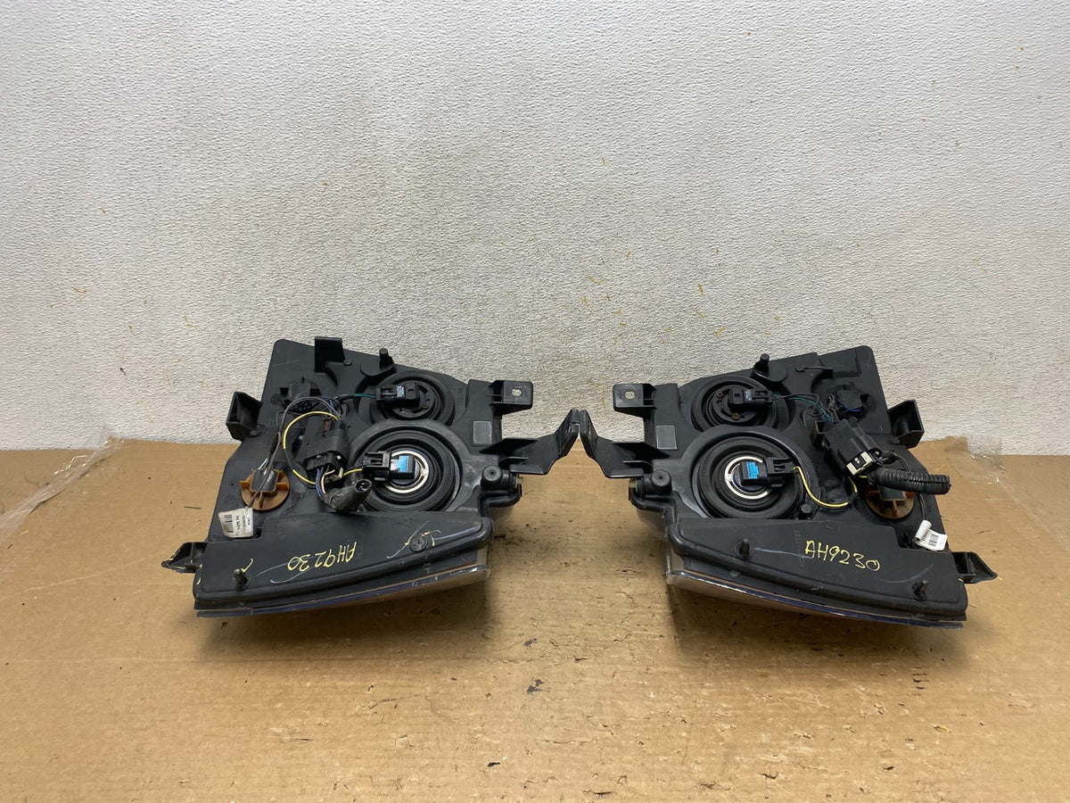 2007 to 2013 Chevrolet Suburban Tahoe Left+Right Set Headlights AH9230 DW13