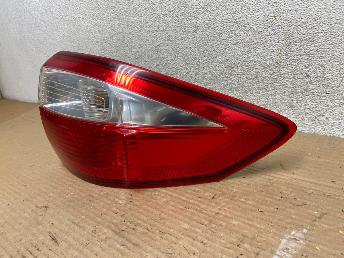 2013 to 2016 Ford C-Max Right Passenger RH Side Tail light AG9132 LK2