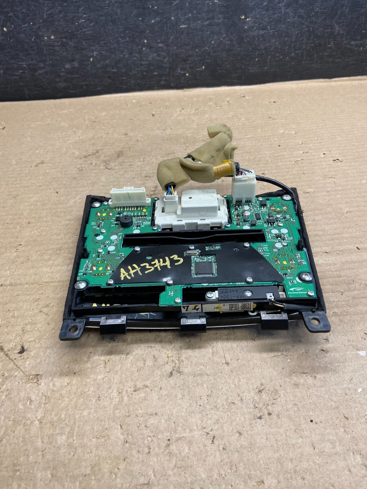 2009 to 2013 Infiniti G37 Radio Player Climate Control Panel Bezel AH3743 DG7