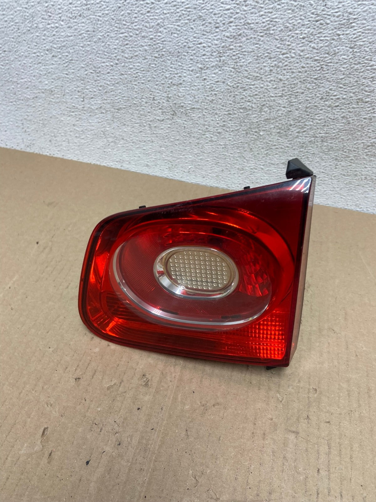 2009-2011 Volkswagen Tiguan Right Passenger Side Inner Tail Light AF5829 LK0
