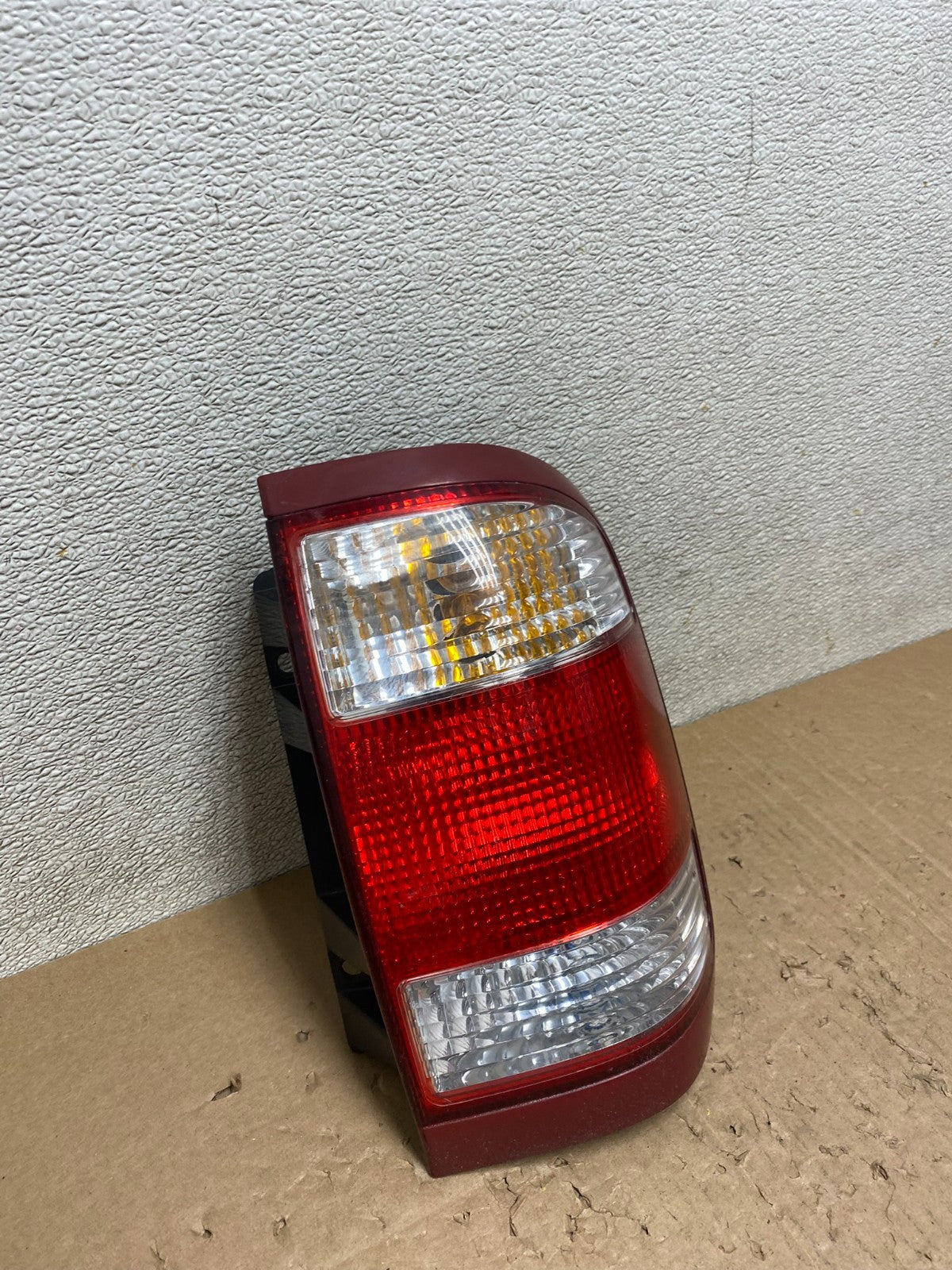 1999 to 2004 Nissan Pathfinder Right Passenger Rh Side Tail light Oem U0519 DW2
