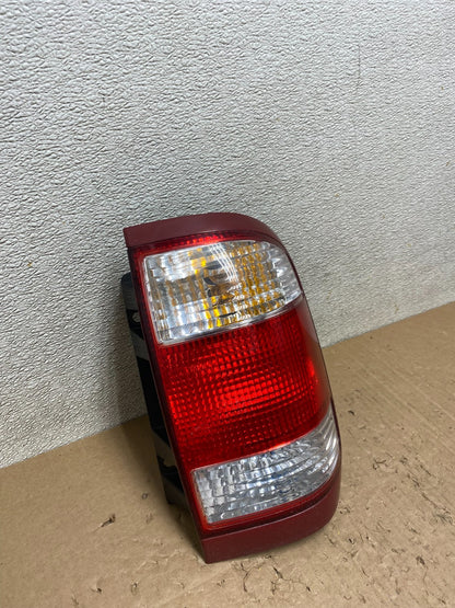 1999 to 2004 Nissan Pathfinder Right Passenger Rh Side Tail light Oem U0519 DW2