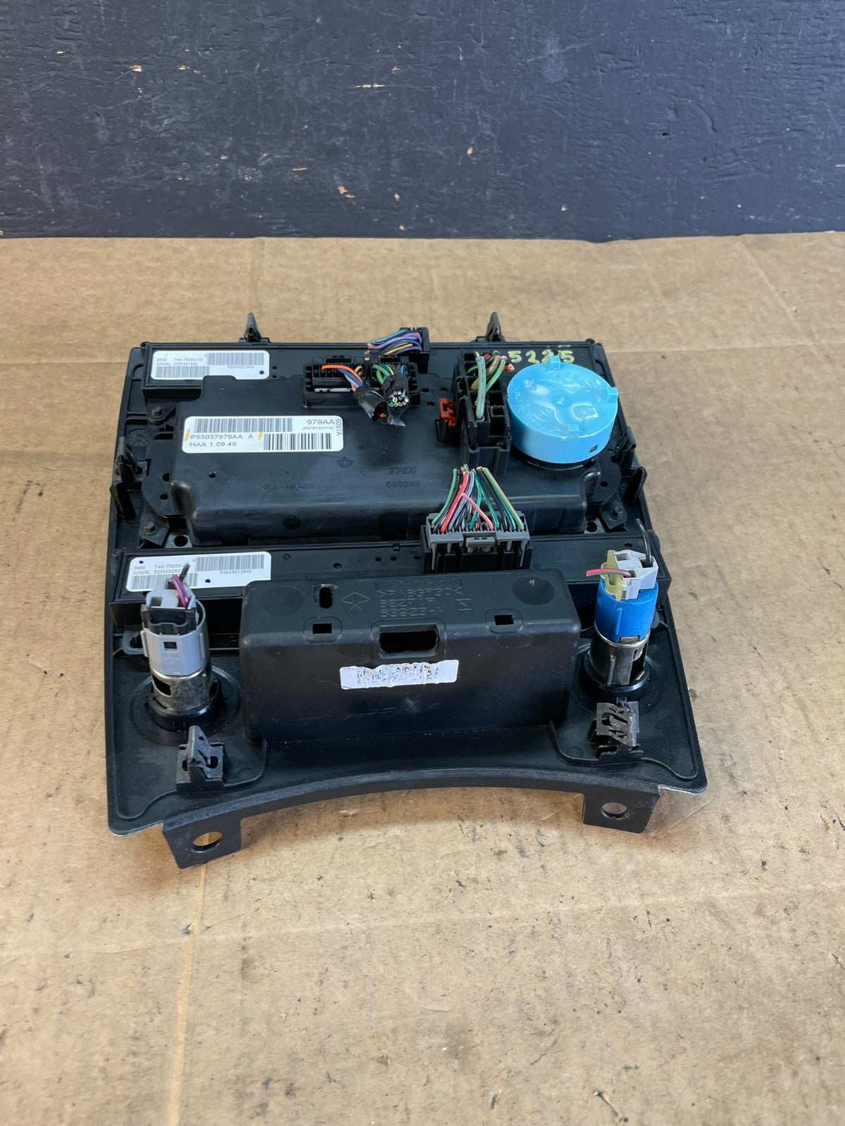 2005 to 2007 Jeep Commander Grand Cherokee A/C Climate Control Bezel AC5225 DG7