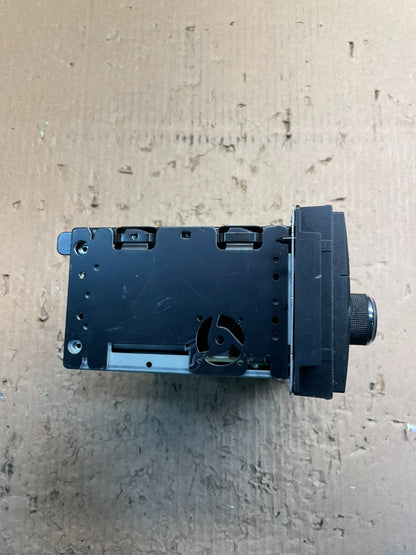 2012 to 2014 Volkswagen Routan Radio CD Player AM/FM AUX  U1571 DG1
