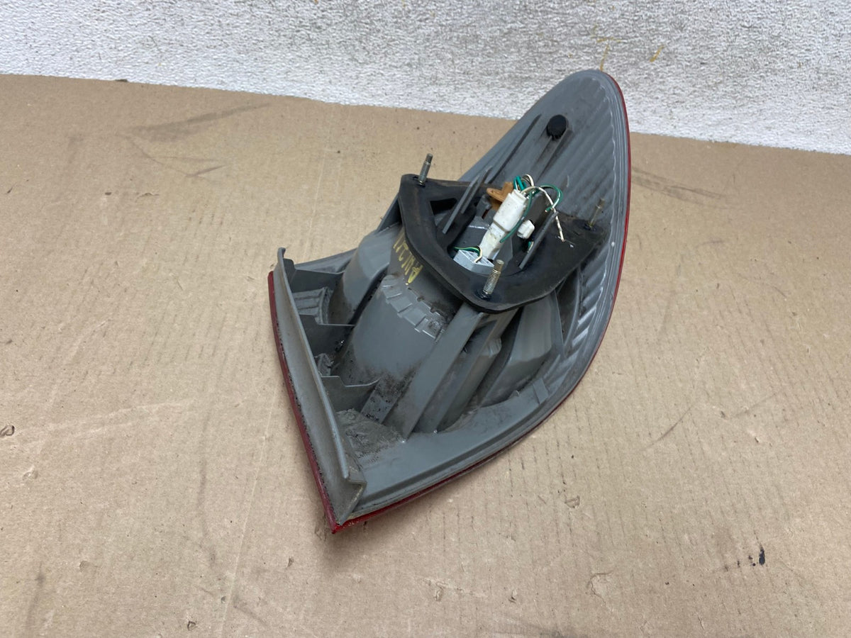 2003 to 2005 Toyota Corolla Left Driver Lh Side Tail Light AH6761 LK5