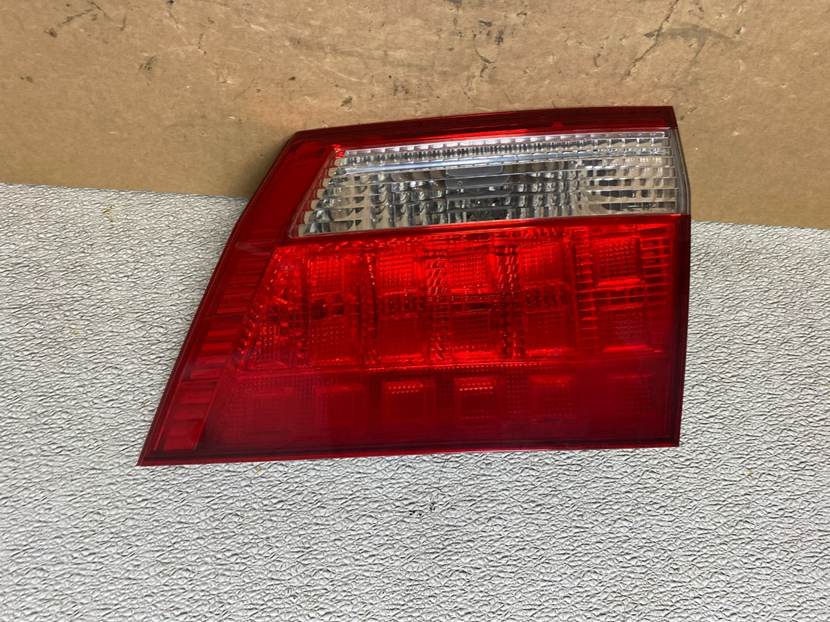 2005 2006 2007 Honda Odyssey Inner Right Passenger RH Tail Light V5936 DW0