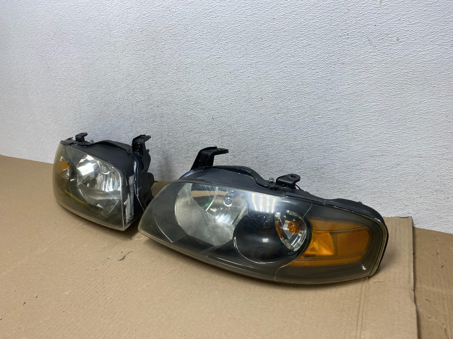 2004 - 2006 Nissan Sentra Halogen Left+Right Set Headlights AE6927 DW1