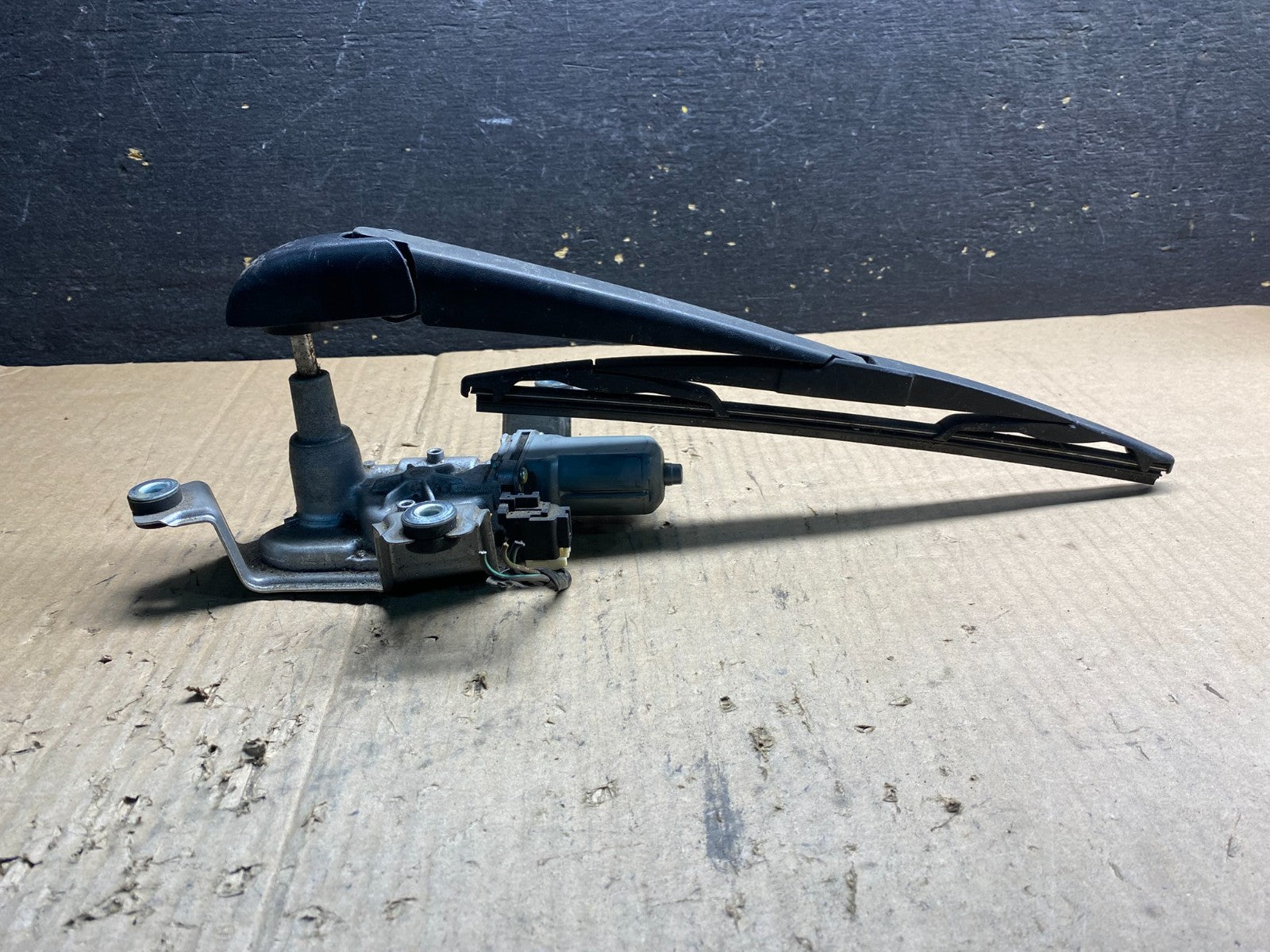 2014-2021 Dodge Durango  Tailgate Back Door Rear Wiper Motor Wiper AB0373 DG1