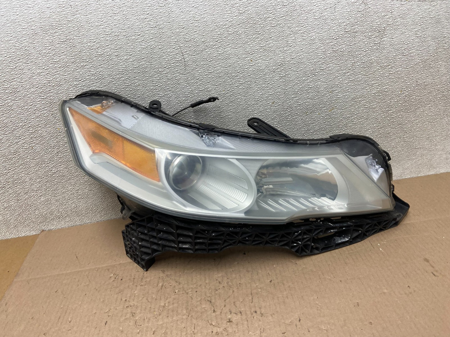 2012 to 2014 Acura TL Headlight Right Passenger Side Xenon HID Z4019 DW0