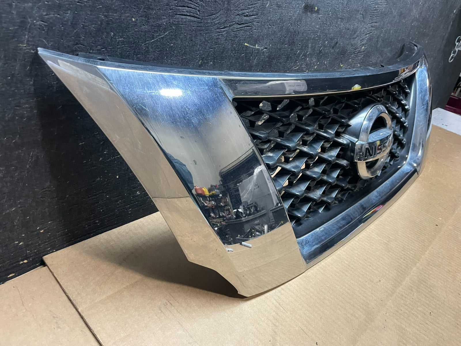 2013 to 2016 Pathfinder  Front Upper Chrome Camera Grill Grille OEM AA9059 DG1