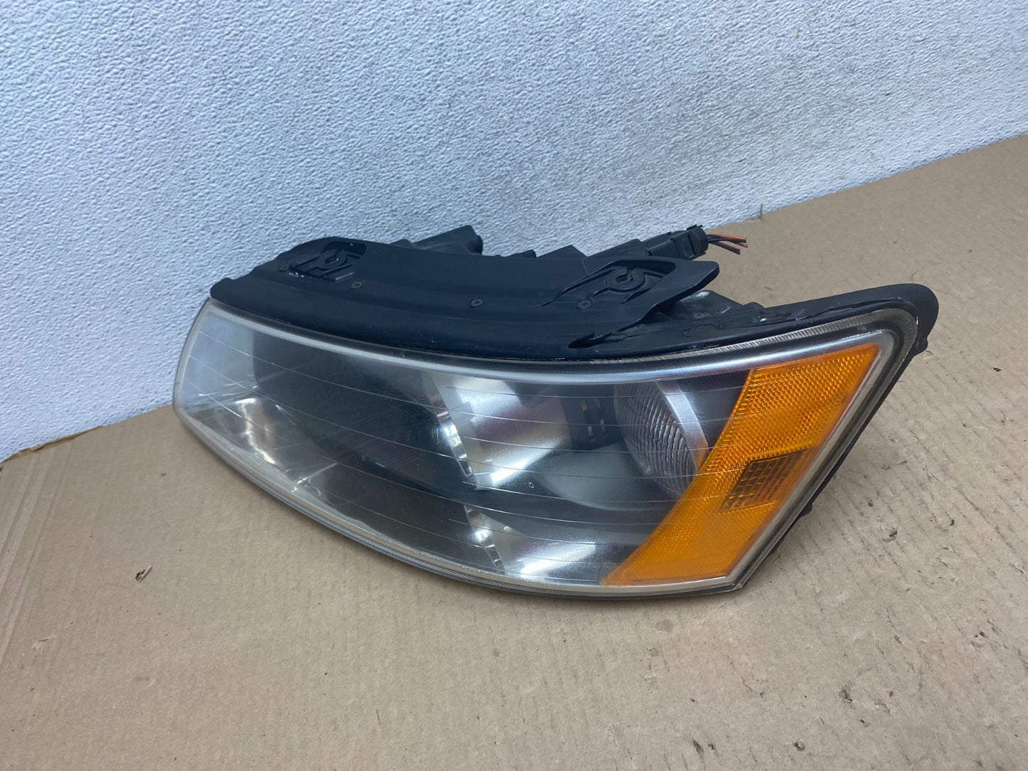 2006 to 2008 Hyundai Sonata Left Driver LH Side Headlight Halogen AG7969 DW1