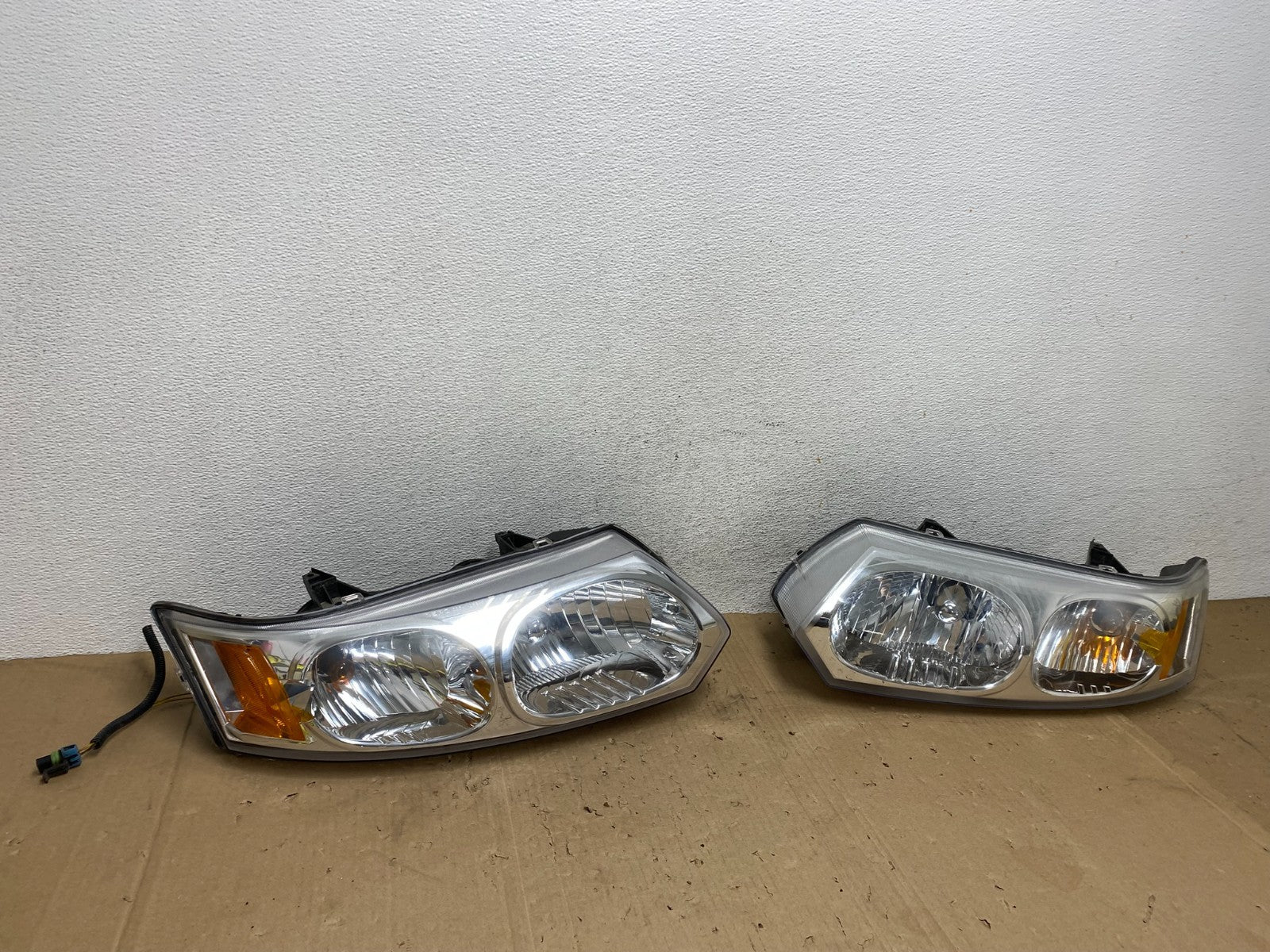 2003 to 2007 Saturn Ion Halogen Headlights Left+Right Side AE9219 DW2