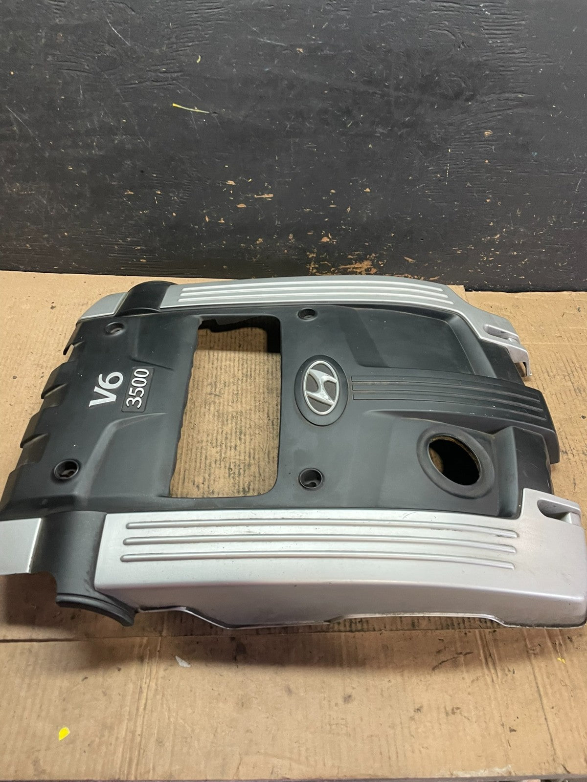 2001 to 2005 Hyundai XG350 V6 Engine Motor Cover T2588 DG2