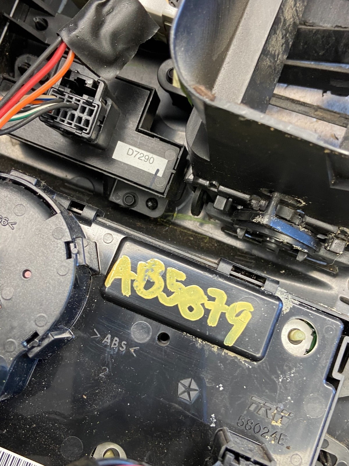 2008-2010 Dodge Grand Caravan  A/C Climate Control Unit Bezel Trim Oem AB5879 DG8