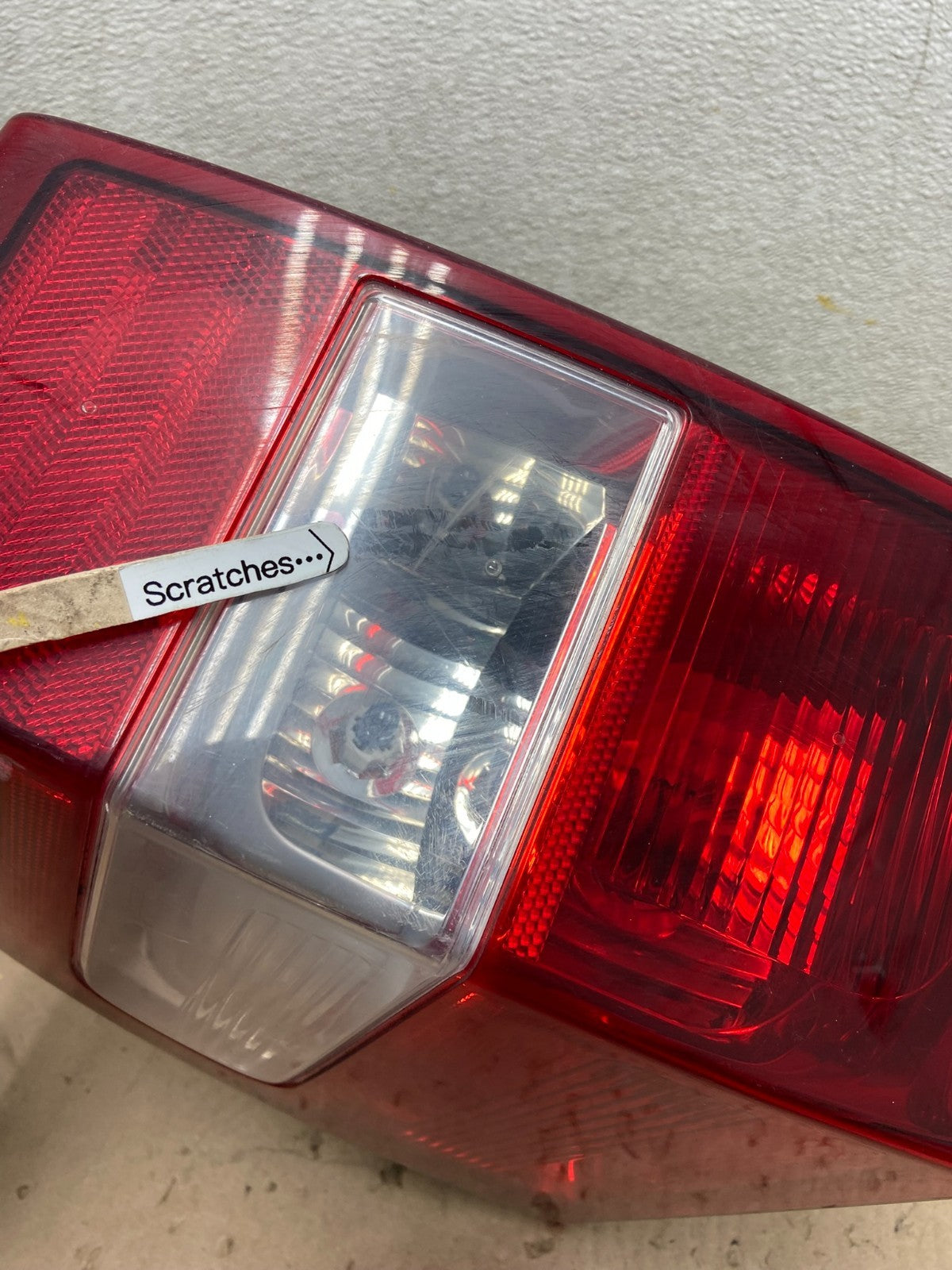 2007 to 2012 Ford Expedition Left Driver LH Side Tail light Z6347 DW3