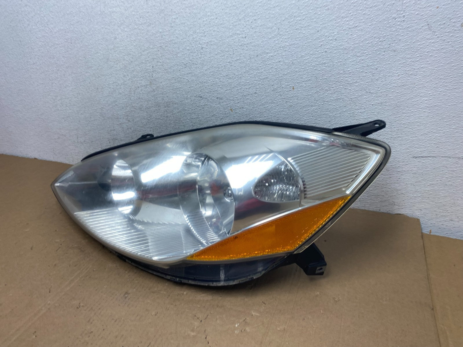 2006 to 2010 Toyota Sienna Left Driver Lh Side Headlight Xenon AD7966 DW1