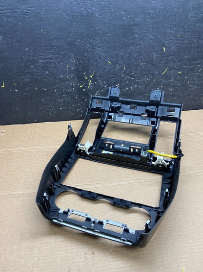 2008 - 2012 Land Rover LR2 OEM Center Radio Climate Dash Air Vent Bezel w0129 DG5